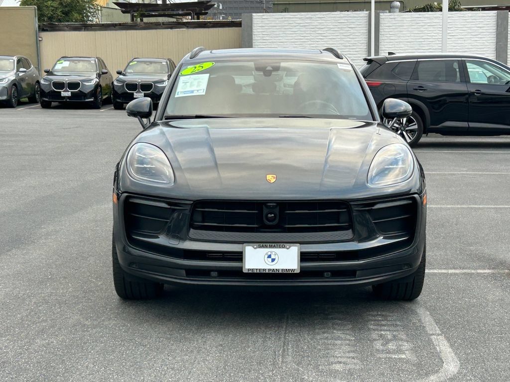 Used 2025 Porsche Macan AWD/4WD image 8