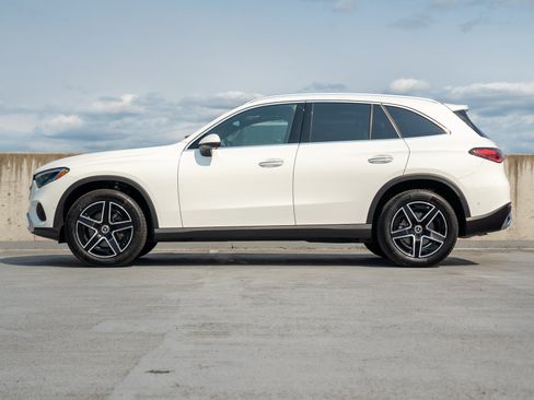 Used 2026 Mercedes-Benz GLC 300 4MATIC image 3