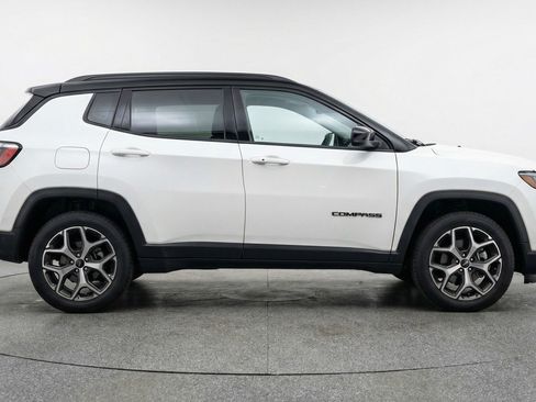Used 2025 Jeep Compass Limited AWD/4WD image 11