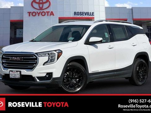 Used 2022 GMC Terrain SLT FWD image 1