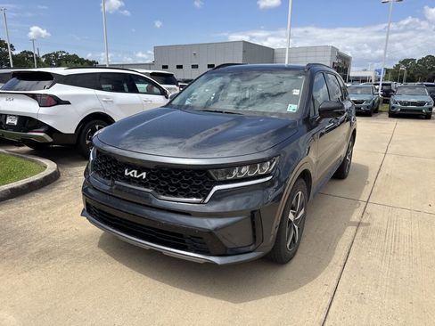 Used 2023 Kia Sorento S w/ Panoramic Sunroof Package FWD image 4