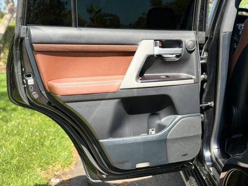 Used 2018 Toyota Land Cruiser w/ Carpet Mat Package AWD/4WD image 26