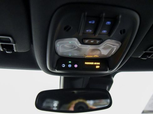 Used 2023 Chevrolet TrailBlazer RS w/ Sun and Liftgate Package image 29