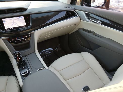 Used 2023 Cadillac XT6 Premium Luxury w/ Technology Package image 21