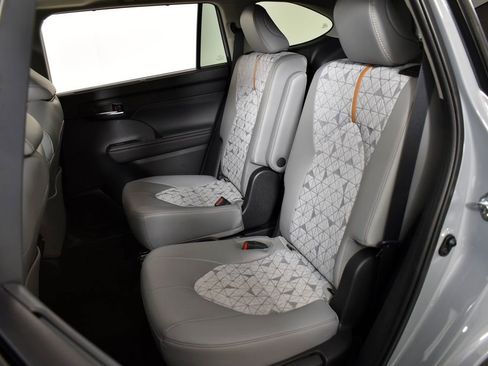 Used 2023 Toyota Highlander Bronze Edition image 17