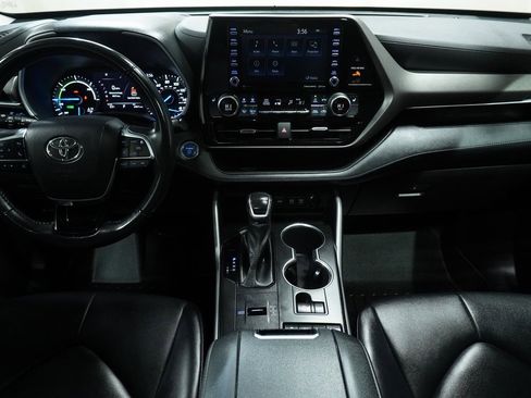 Certified 2021 Toyota Highlander XLE image 18