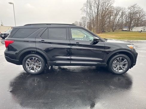 Used 2023 Ford Explorer XLT w/ Equipment Group 202A image 11