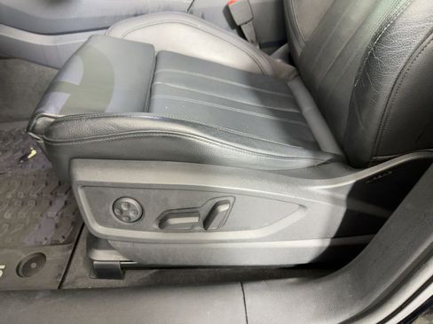 Used 2018 Audi Q5 2.0T Premium Plus w/ Premium Plus Package image 11