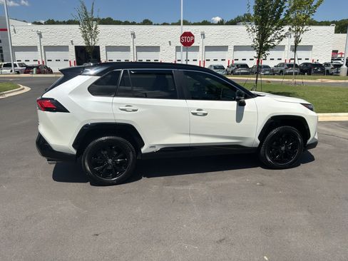 Used 2022 Toyota RAV4 XSE AWD/4WD image 11