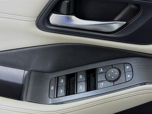 Used 2022 Nissan Rogue SV w/ SV Premium Package FWD image 15