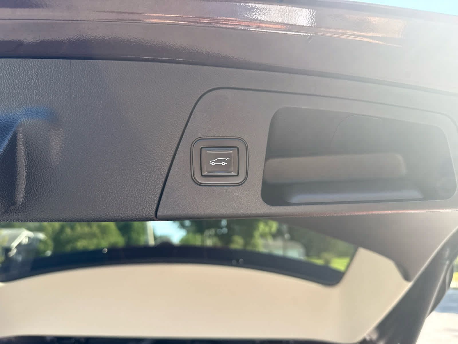 Used 2020 Buick Envision Essence FWD image 17