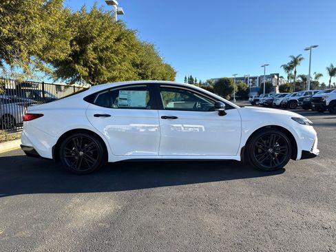 New 2026 Toyota Camry Hybrid FWD image 6