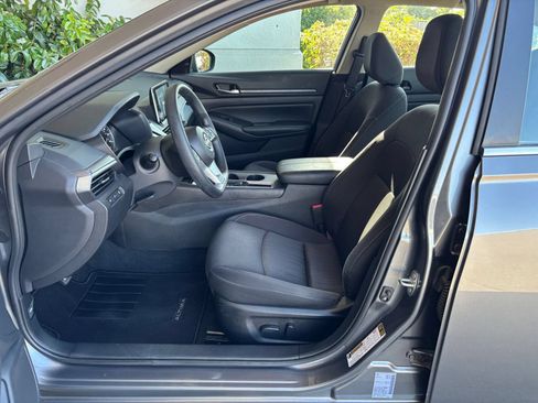 Used 2025 Nissan Altima 2.5 SV FWD image 23