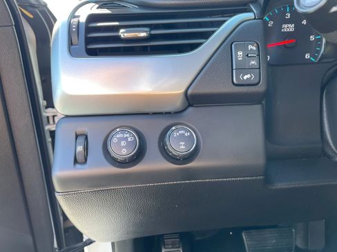 Used 2017 Chevrolet Suburban Premier AWD/4WD image 25