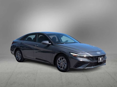 Certified 2024 Hyundai Elantra SEL FWD image 2
