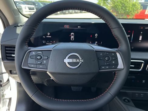 New 2026 Nissan Sentra SR FWD image 9