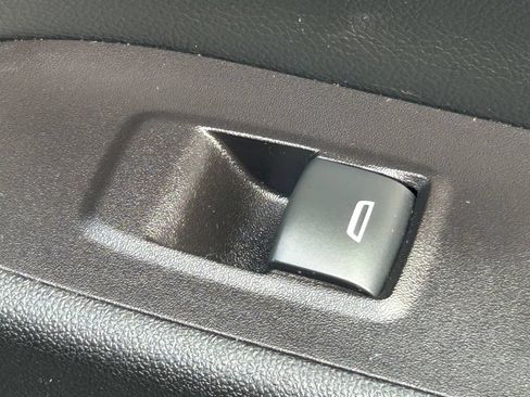 Used 2020 Chevrolet Equinox LT FWD image 35