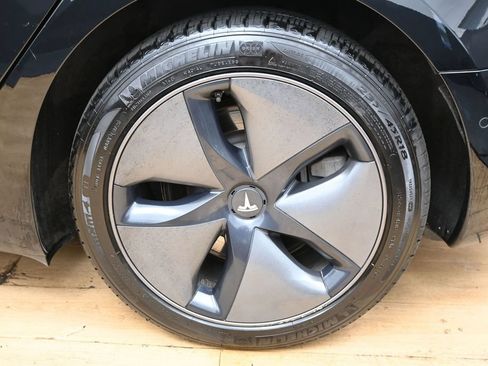 Used 2018 Tesla Model 3 Mid Range RWD image 38