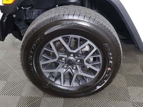 Used 2025 Jeep Wrangler Unlimited Sahara AWD/4WD image 16