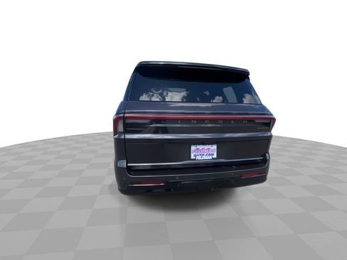 Used 2025 Lincoln Navigator Reserve AWD/4WD image 9