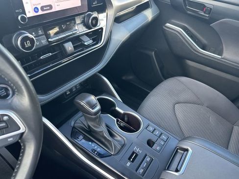 Used 2024 Toyota Highlander LE image 34