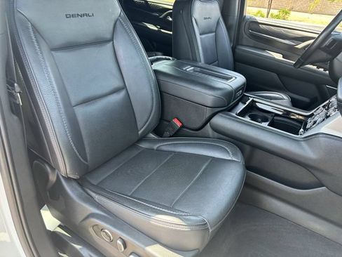 Used 2021 GMC Yukon XL Denali AWD/4WD image 10