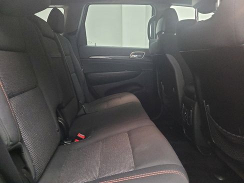 Used 2017 Jeep Grand Cherokee Laredo AWD/4WD image 19