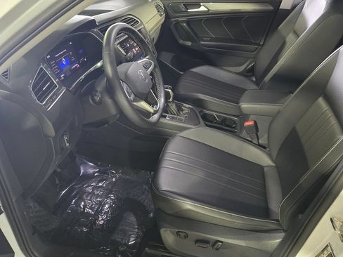 Certified 2024 Volkswagen Tiguan SE w/ Panoramic Sunroof Package FWD image 10