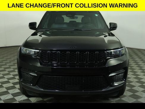 Used 2025 Jeep Grand Cherokee Altitude AWD/4WD image 9