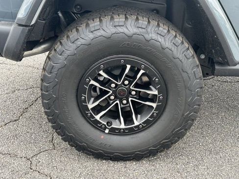 New 2025 Jeep Wrangler Unlimited Rubicon image 17