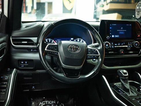 Used 2023 Toyota Highlander XSE AWD/4WD image 17