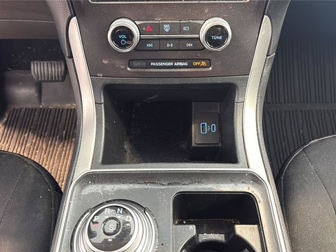 Used 2021 Ford Edge SE FWD image 23