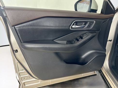 Used 2021 Nissan Rogue SL AWD/4WD image 11