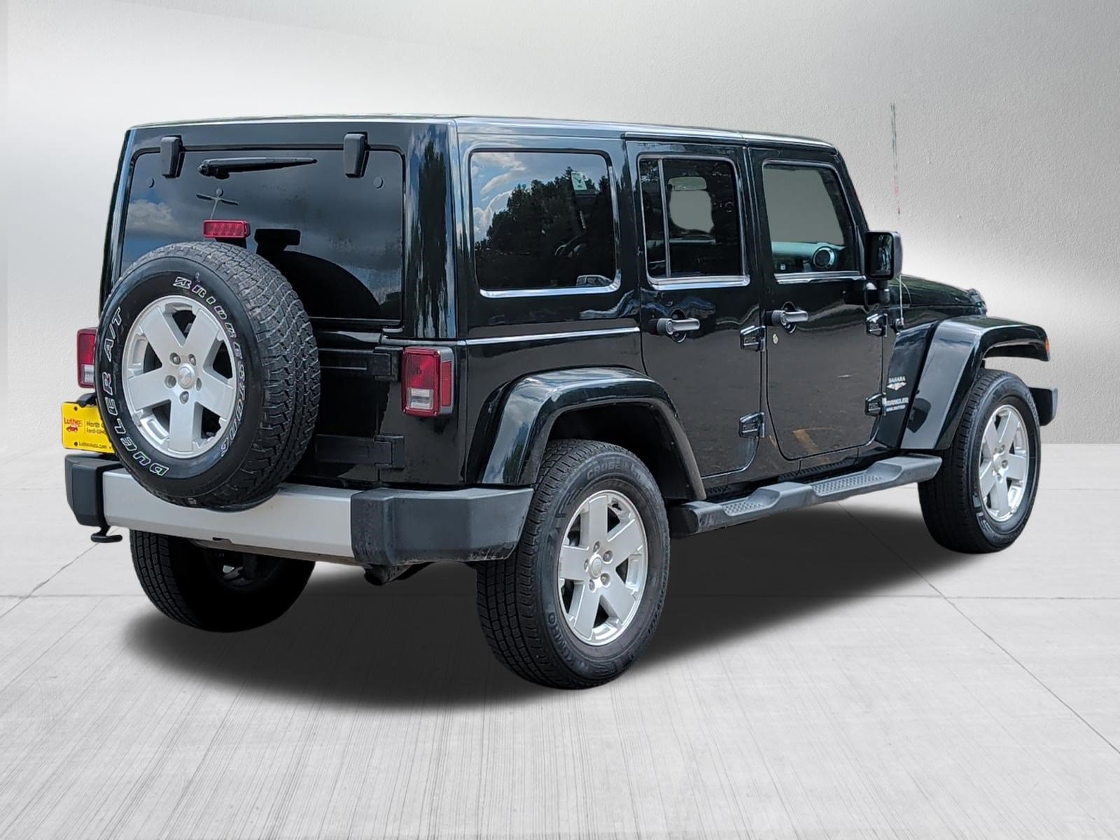 Used 2012 Jeep Wrangler Unlimited Sahara w/ Dual Top Group AWD/4WD image 7