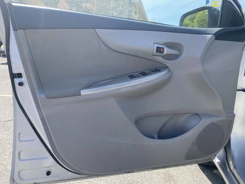 Used 2012 Toyota Corolla LE image 9