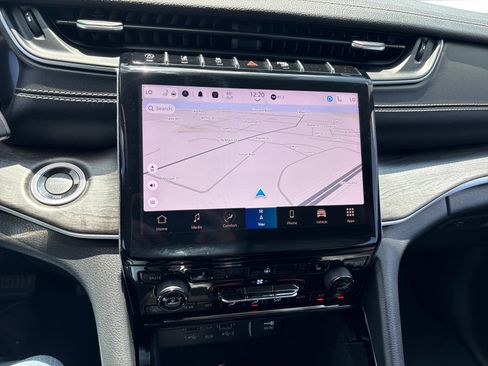 Used 2023 Jeep Grand Cherokee L Limited image 25