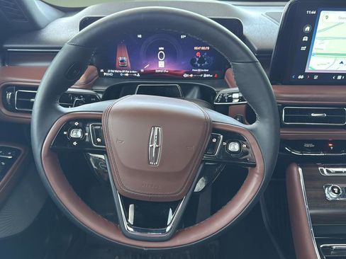 Used 2025 Lincoln Aviator Reserve w/ Equipment Group 201A image 9