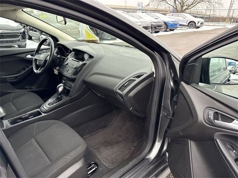 Used 2016 Ford Focus SE w/ SE Sport Package image 21