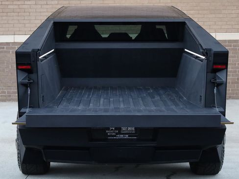 Used 2024 Tesla Cybertruck AWD Crew Cab image 11