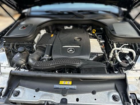 Used 2019 Mercedes-Benz GLC 300 4MATIC image 18