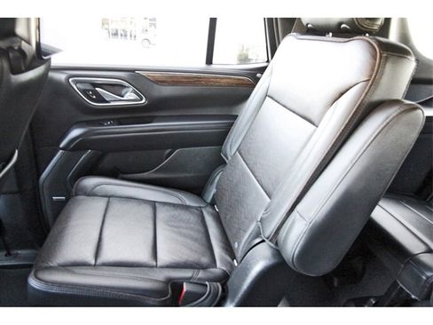 Used 2021 Chevrolet Tahoe High Country w/ Premium Package image 11