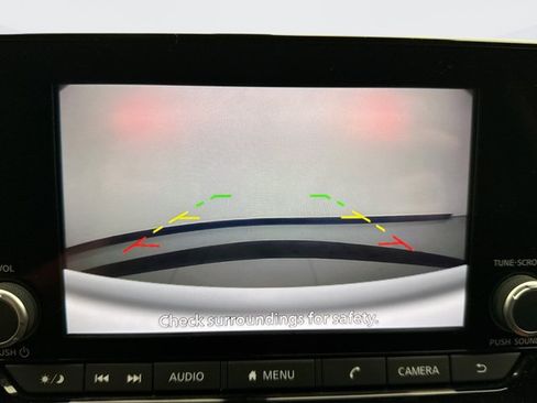 Used 2025 Nissan Pathfinder SV AWD/4WD image 15