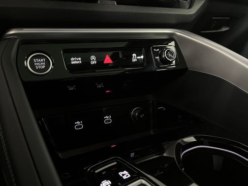 Used 2025 Audi Q5 Premium Plus w/ Premium Plus image 19