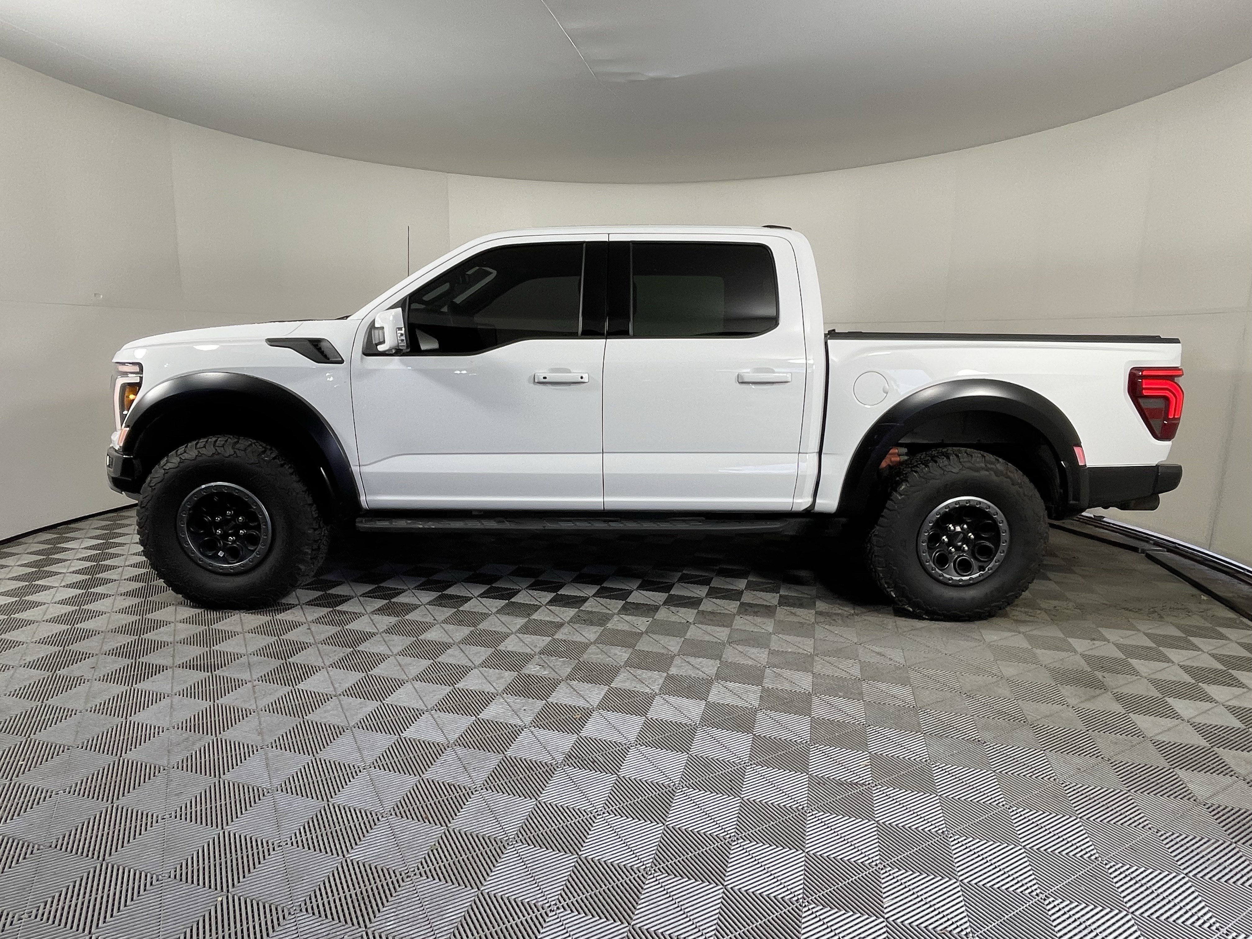 Used 2025 Ford F150 Raptor AWD/4WD image 2