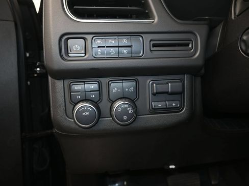 Used 2023 Chevrolet Suburban Z71 w/ Luxury Package AWD/4WD image 13