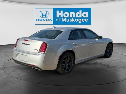 Used 2023 Chrysler 300 S RWD image 5