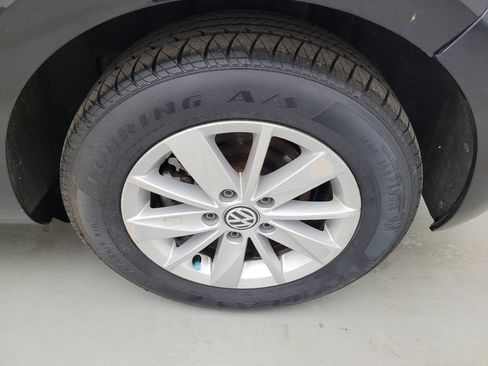 Used 2019 Volkswagen Golf S FWD image 31