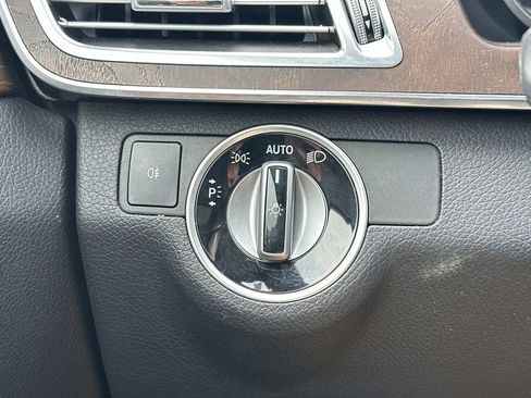 Used 2014 Mercedes-Benz E 350 4MATIC Sedan image 26