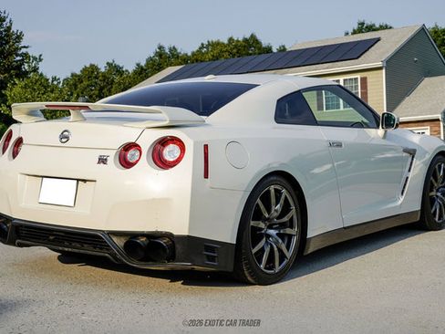 Used 2016 Nissan GT-R Premium AWD/4WD image 8