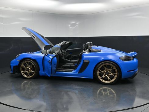 Certified 2025 Porsche 718 Boxster Spyder RS RWD image 30